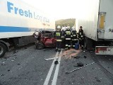 Tragiczny wypadek w Tęgoborzu. 19-letnia kobieta rozjechana przez dwie ciężarówki