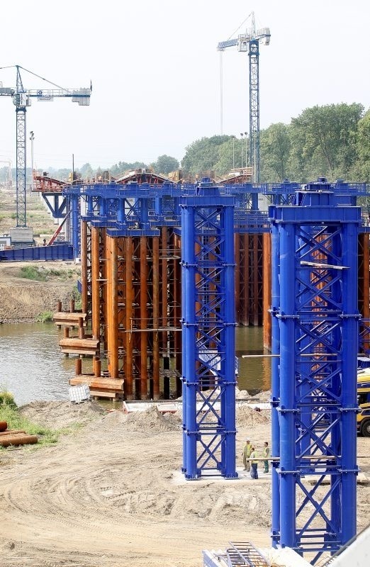 Wrocław już buduje most Rędziński (ZDJĘCIA)