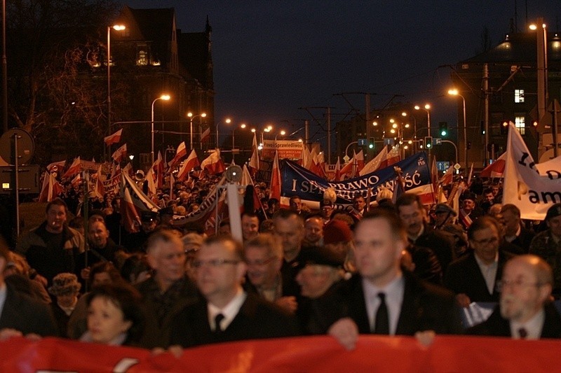 Miał być marsz pamięci, wyszła polityczna manifestacja (ZDJĘCIA)