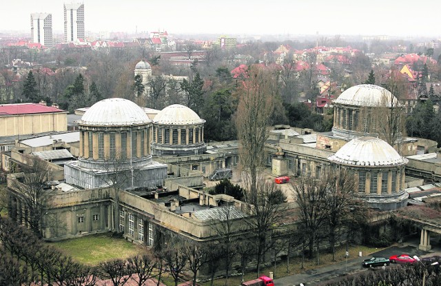 Zabytkowy Pawilon Czterech Kopuł od lat niszczeje