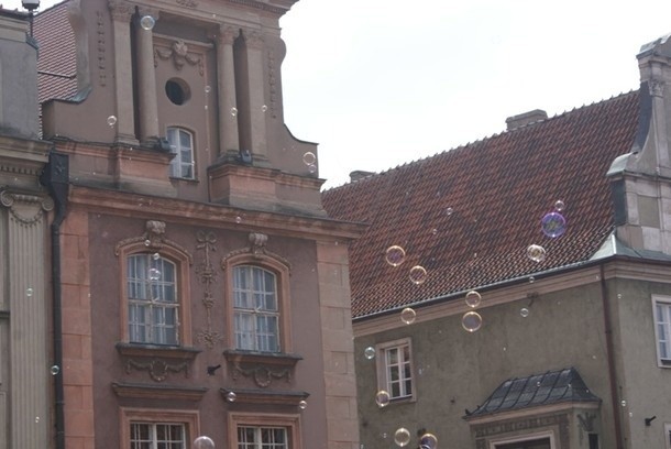 Poznań: Stary Rynek cały w bańkach [GALERIA ZDJĘĆ, FILM]