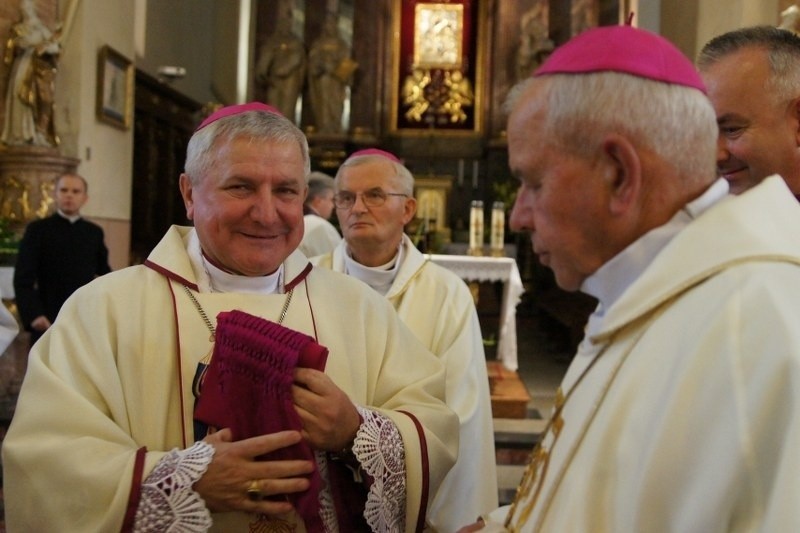Kalisz już ma nowego biskupa - biskup Edward Janiak objął...