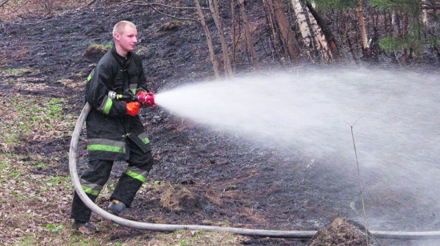 W dolinie Popradu strażacy codziennie wyjeżdżają do gaszenia łąk oraz lasów