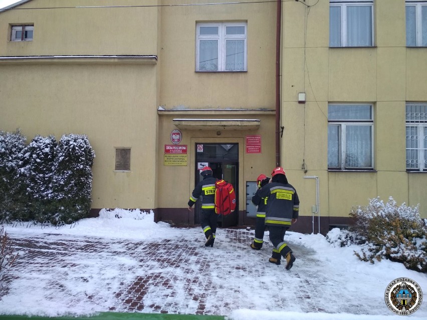 Ewakuacja w Szkole Podstawowej w Nowogrodzie. Uczennica rozpyliła gaz pieprzowy