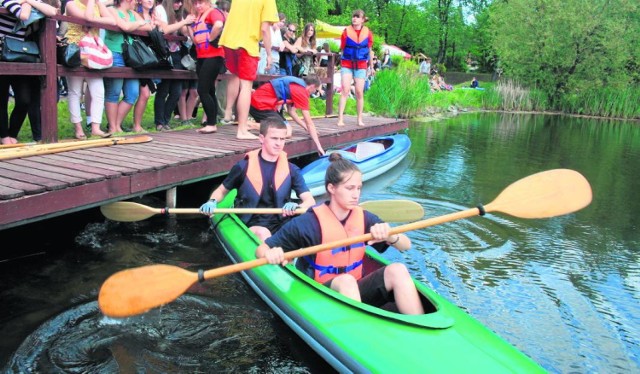 Zbiornik wodny Stawiki (ul. Kresowa), kompleks Wake Zone. To przede wszystkim tor do wakeboardingu i nart wodnych, któremu towarzyszy gastronomia i tereny rekreacyjne. Godzinna zabawa to koszt 35 zł w tygodniu i 40 zł w weekend. Na torze mogą jednocześnie pływać 4 osoby na zmianę, ale jest też możliwość wynajęcia całego wyciągu za 130-150 zł (w zależności od pory dnia i tygodnia). Wypożyczenie nart lub deski to 10 zł, pianki – 5 zł. Kask i kapok w cenie. Czynne codziennie od 8 do 22.