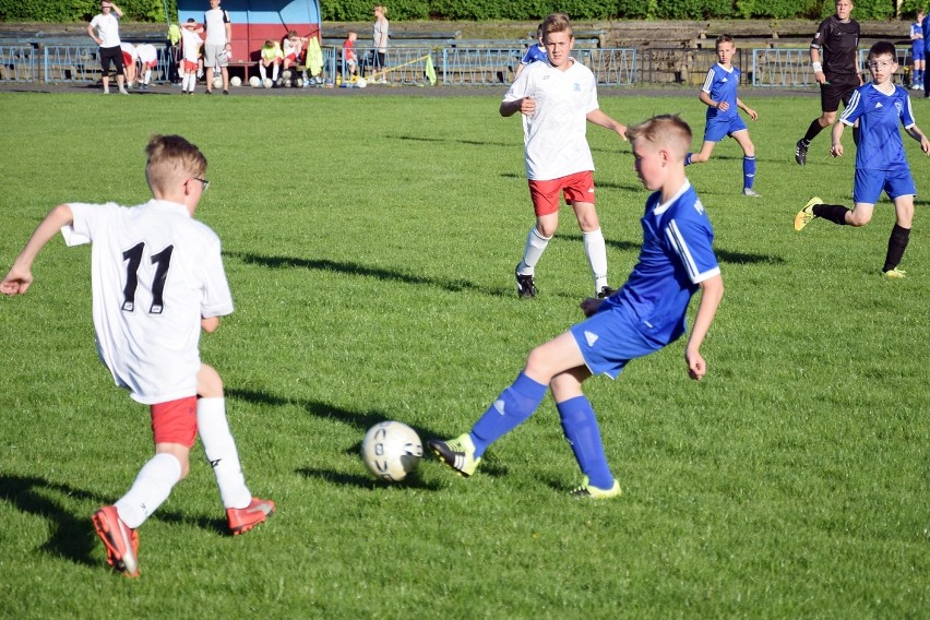 Piłka nożna: w „Lidze Europy” w derbach Piły młodzicy Soccer Stars pokonali Football Academy II. Zobacz zdjęcia