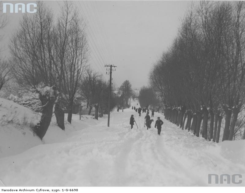 Jak dawniej odśnieżano Kraków? [ZDJĘCIA ARCHIWALNE]