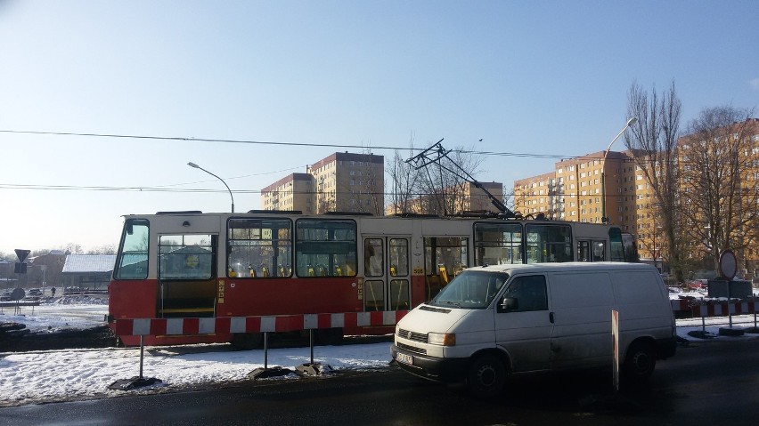Sosnowiec: połamany pantograf na Starym Sosnowcu. Nie kursują tramwaje do Milowic