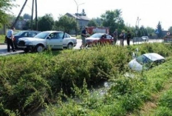 Wypadek w Kraśniku, fiat wpadł do rzeki