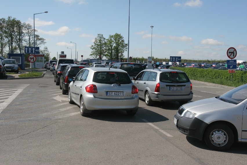 Nieudany strajk włoski celników na lotnisku w Pyrzowicach [ZDJĘCIA]