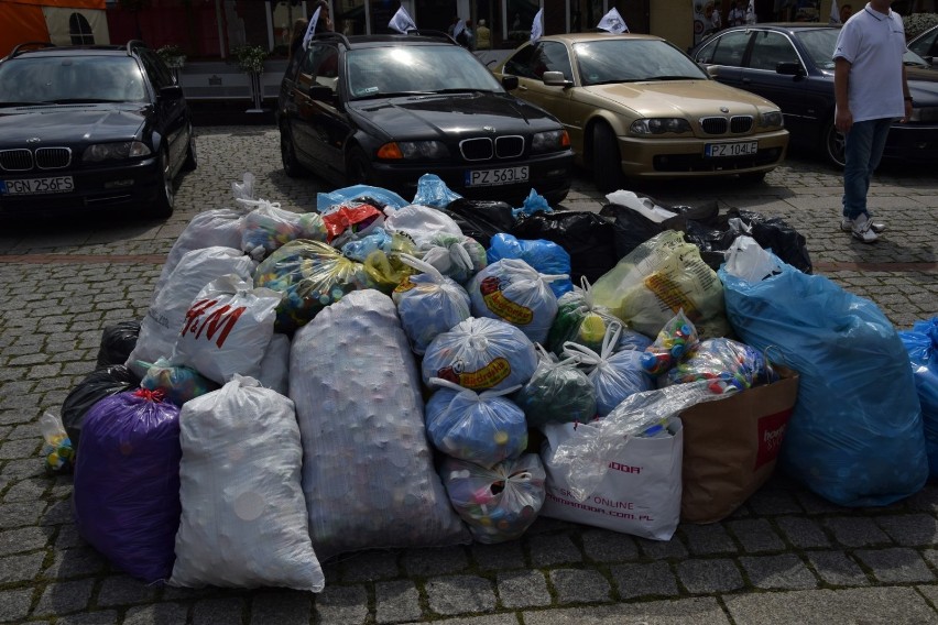 Nocna jazda samochodem: ponownie zebrali górę nakrętek dla Weroniki