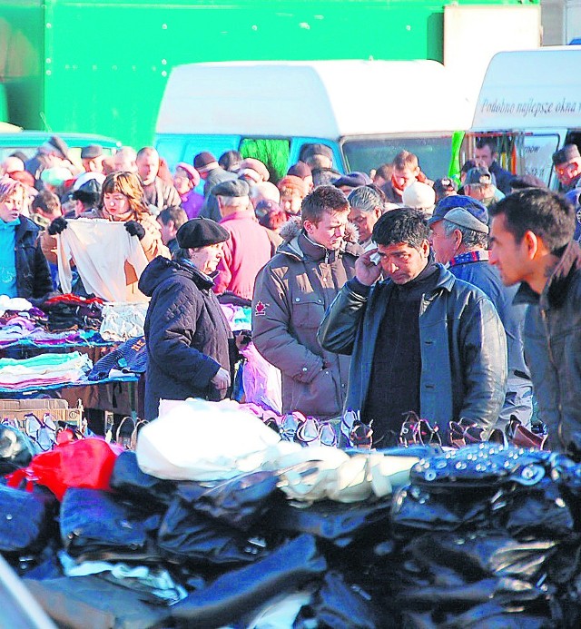 Na obszernym placu będzie można handlować tylko do połowy miesiąca