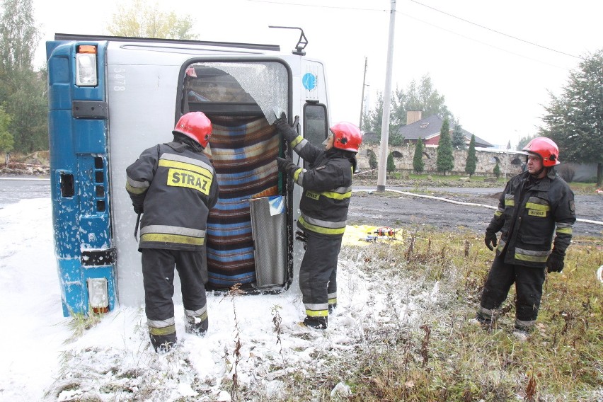 Wypadek autobusu w Lipinach [ZDJĘCIA Z ĆWICZEŃ STRAŻAKÓW]