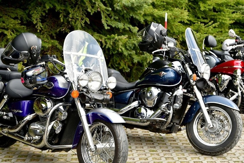 Motocykliści zainaugurowali sezon w Starachowicach. Przyjechało ich ponad 200. Była wielka parada ulicami miasta. Zobacz zdjęcia