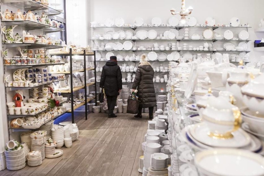 Porcelana. Wróciła moda na tradycyjne wyroby czy wolimy jednak designerskie nowości? Wiemy, jak kupuje Warszawa