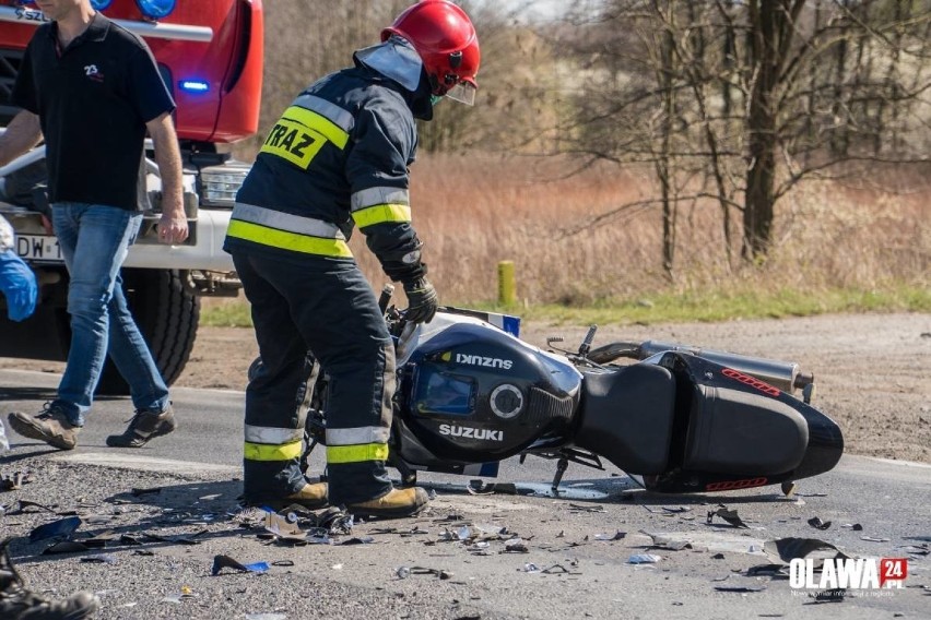 Zobacz zdjęcia i film z dramatycznego wypadku motocyklisty pod Wrocławiem