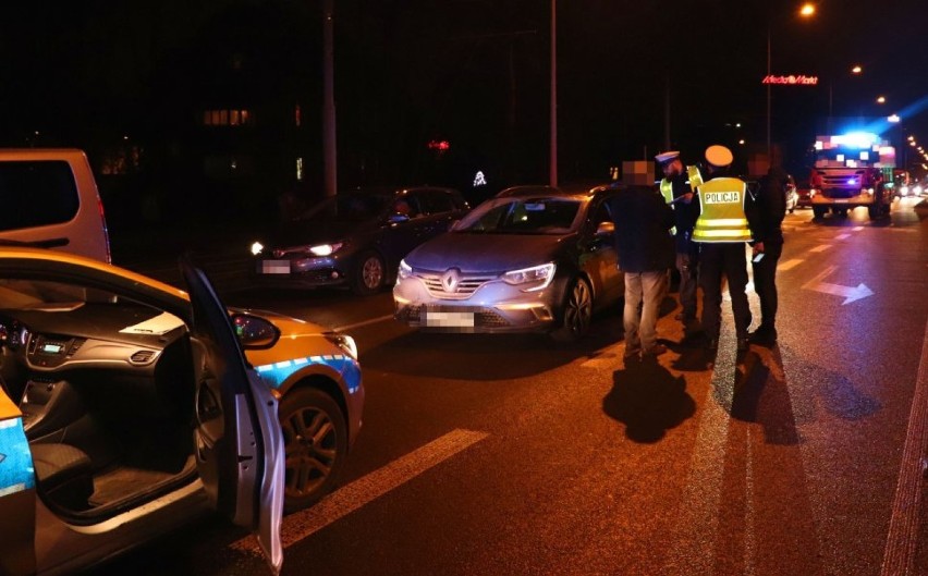 Wypadek w Bytomiu. Zderzenie samochodów na Chorzowskiej, 32-latek trafił do szpitala.