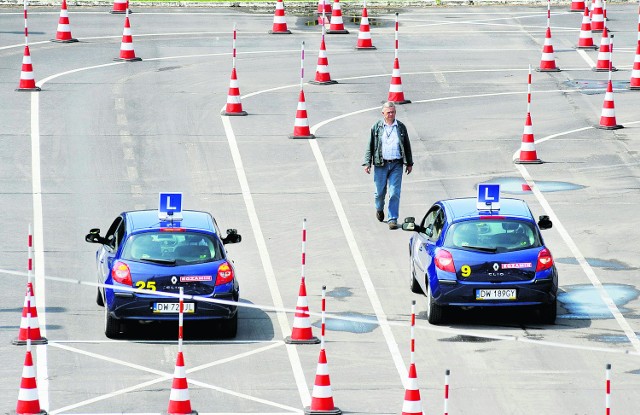 Już od nowego roku szkoły jazdy będą płacić 22-procentowy VAT, a wtedy podrożeją kursy