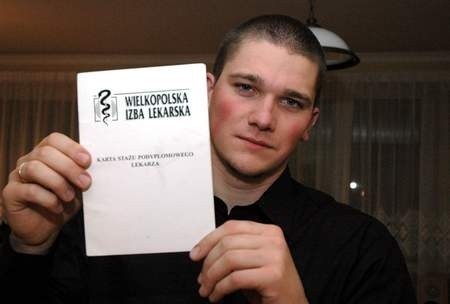 Odbyłem staż podyplomowy i... już zarejestrowałem się jako bezrobotny - skarży się Maciej Gajowski z Trzcianki. Fot. W. Wylegalski