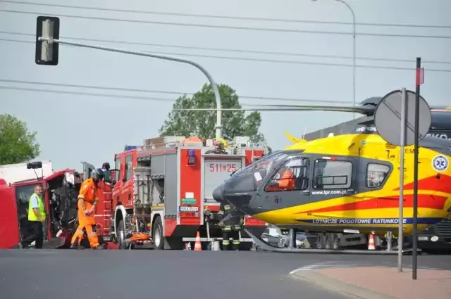 6 osób zostało rannych w zderzeniu busa z karetką pogotowia pod Radomskiem.