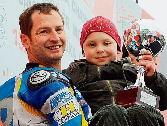 9-letni Sebastian Rot na rękach Gwena Giabbaniego, a w Poznaniu będzie także na motocyklu