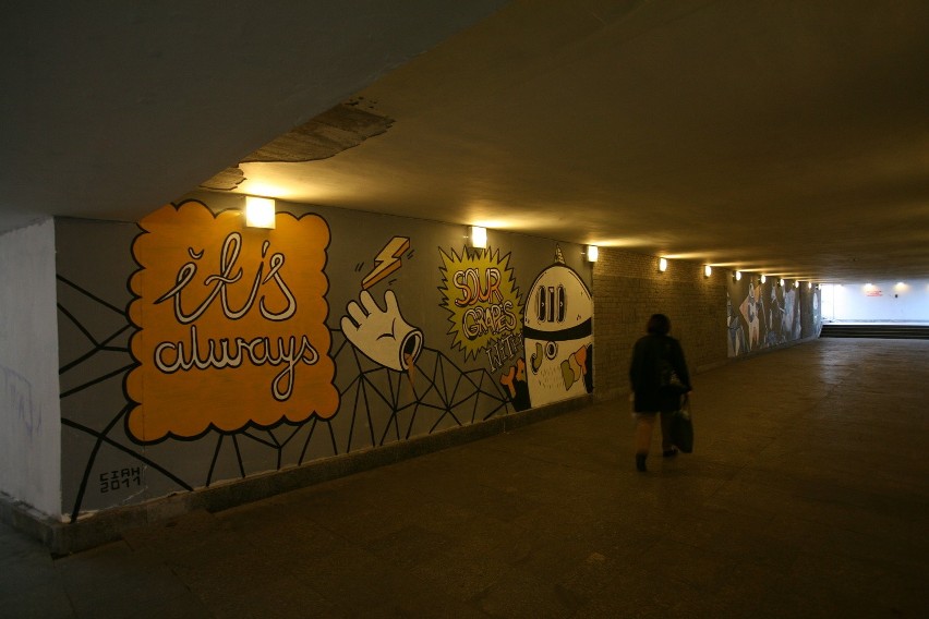 Mural w przejściu przy Spodku