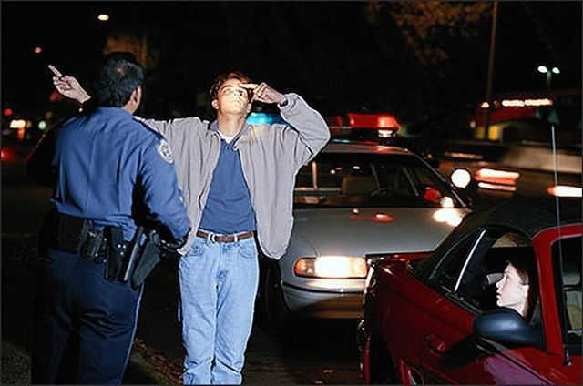 Amerykańska policja stosuje proste i skuteczne testy, by sprawdzić stan kierowcy