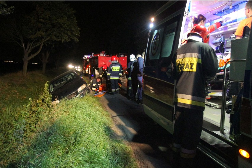 Wypadek na drodze Wrocław-Strzelin. Kierowca pijany? (ZDJĘCIA)