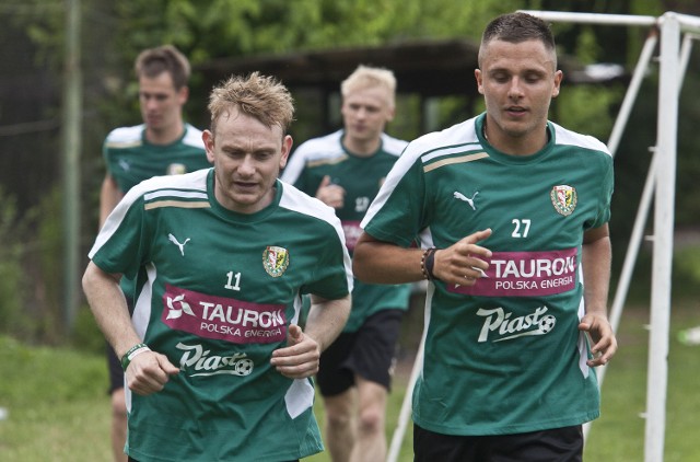 Piłkarze Śląska (na pierwszym planie Sebastian Mila i Łukasz Gikiewicz) przygotowywują się do środowego meczu z mistrzem Czarnogóry.