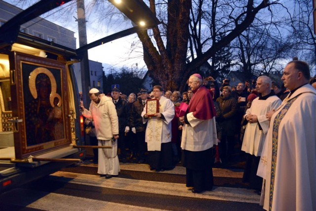 KOŚCIAN. Obraz Matki Bożej w farze. Msza święta z udziałem arcybiskupa Gądeckiego