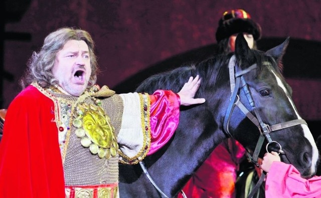 Bogusław Szynalski jako kniaź Igor we wrocławskiej inscenizacji opery Aleksandra Borodina