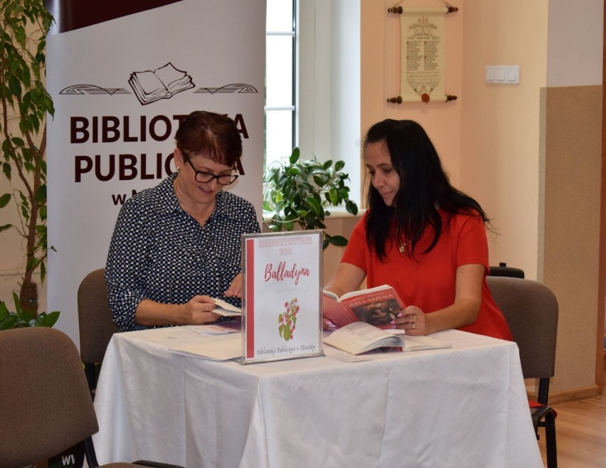 Czytelnicy Miejskiej Biblioteki Publicznej w Miastku czytali „Balladynę” Juliusza Słowackiego| ZDJĘCIA