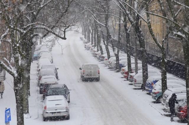 Śnieg w Poznaniu: Trudne warunki na drogach. Mnóstwo kolizji [ZDJĘCIA]