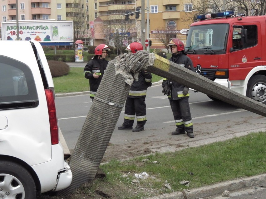 Wrocław: Wypadek na ul. Zaporoskiej (ZDJĘCIA)