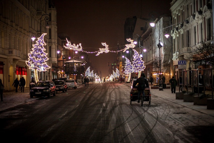 Ulica Piotrkowska już w świątecznej dekoracji [ZDJĘCIA+FILM]