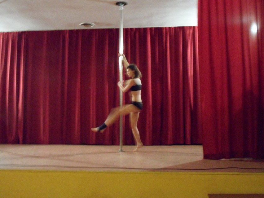 Świętochłowice: Charytatwny pokaz pole dance, czyli... tańca na rurze [ZDJĘCIA i WIDEO]