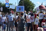 "Chcemy spokoju, nie fetoru"! Mieszkańcy gminy Blizanów protestowali przeciwko budowie fermy drobiu ZDJĘCIA