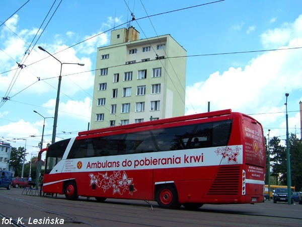 Krew można oddać w specjalnym autobusie, który stanął na terenie zajezdni przy Głogowskiej