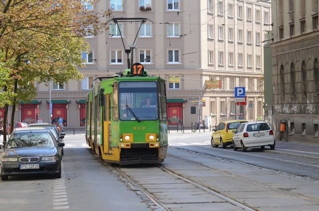 Tramwaje linii numer 4, 8 i 17 wrócą na ulicę 23 Lutego i plac Cyryla Ratajskiego dopiero pod koniec września.