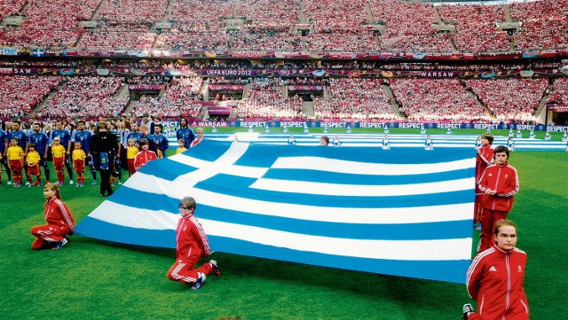 Fabian spod Bytowa wniósł na Stadion Narodowy grecką flagę