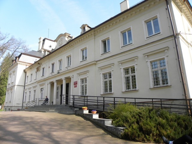 Pałac zbudowany dla Mikołaja Mielżyńskiego powstał pod wpływem berlińskiego architekta Dawida Gily'ego.