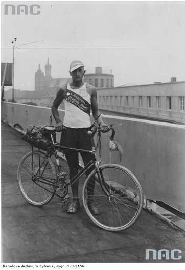 Bronisław Pindelski podczas wycieczki rowerowej dookoła...