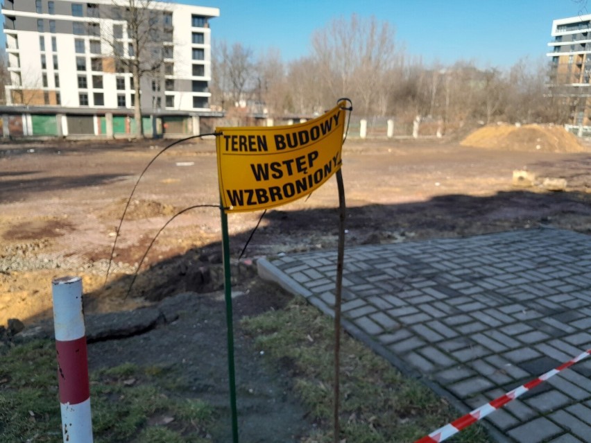 Mieszkańcy Koszutki mają dość czekania: "Na placu budowy nic...