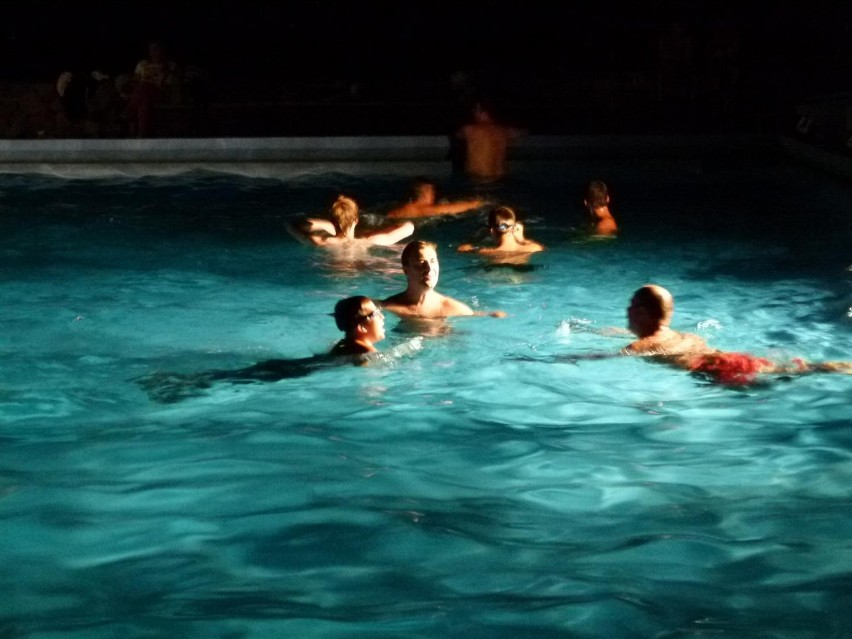 Nocne pływanie na MOSiR po raz pierwszy