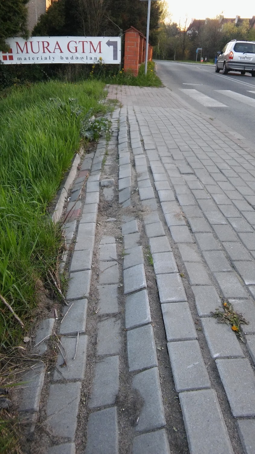 Zapada się chodnik na ulicy Rajskiej w Boguszowicach