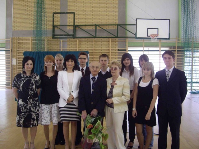 Profesor Dov Weissberg (z jego lewej strony Danuta Włodarczyk, wnuczka Stanisławy Wieczorek) gościł w Koperniku