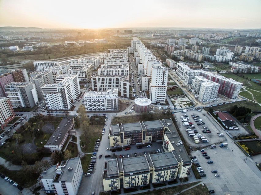 Dzielnice takie jak Czyżyny (3,73), Prądnik Biały (3,70),...