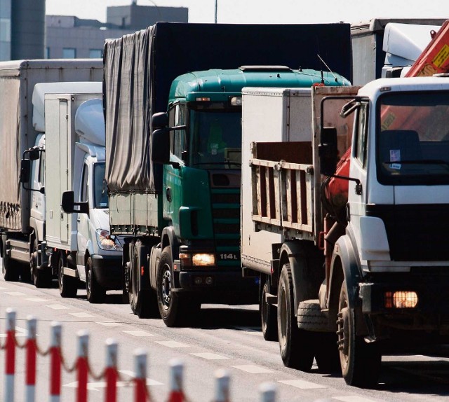 Kierowcy ciężarówek czekają na elektroniczny system opłat