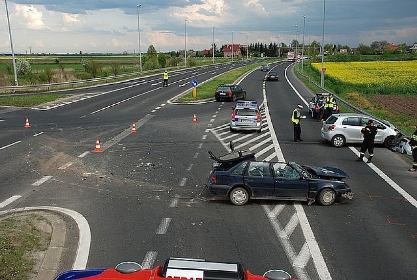 Wypadek w Skołoszowie. Zderzyły się dwa auta [ZDJĘCIA]