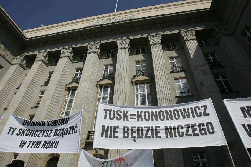Manifestacja Solidarności na ulicach Katowic. Hasło: Polityka wasza - bieda nasza [WIDEO + ZDJĘCIA]